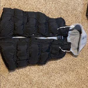 Wantdo- puffer vest w detachable hood size Medium.